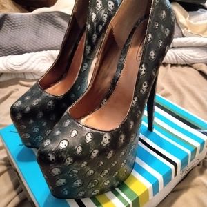 Hidden platforms. Skull details. New